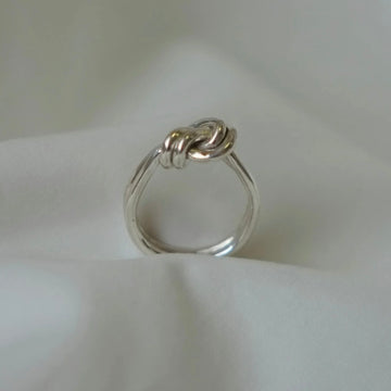Studio Adorn - Knot Ring
