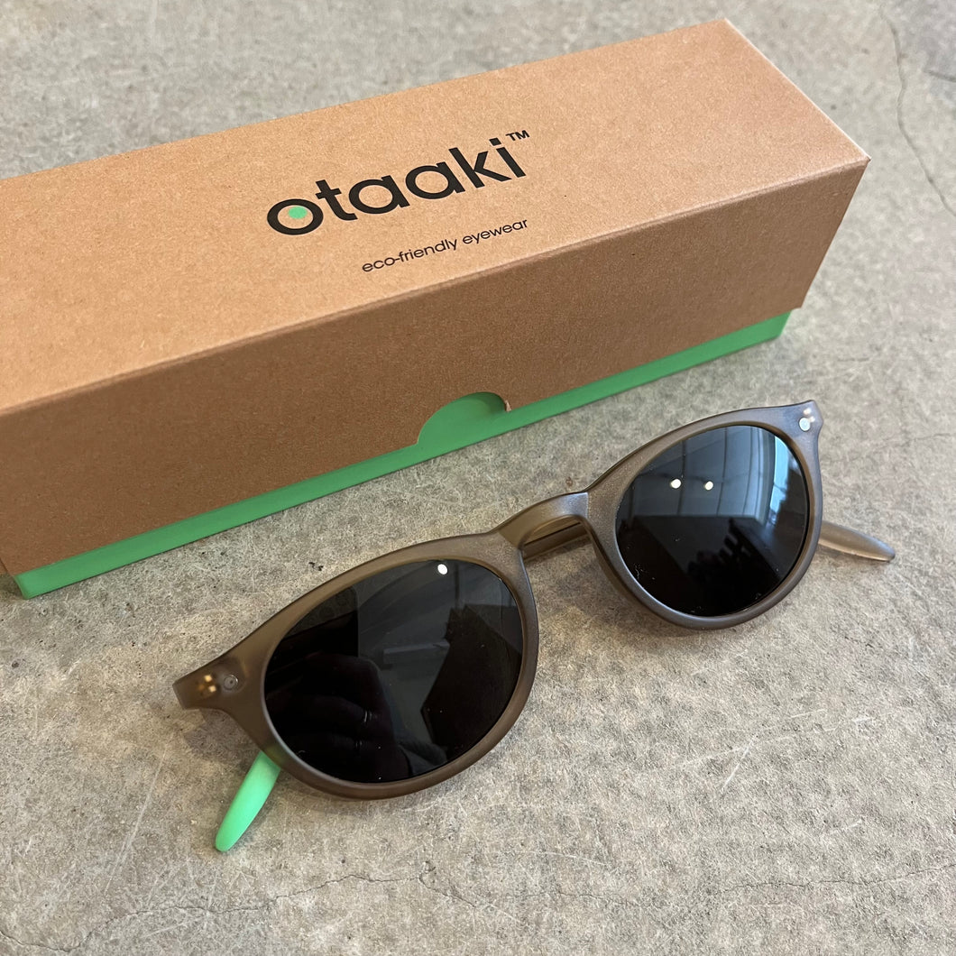 Otaaki - 100% UV Iris Walnut Frame Sunglasses