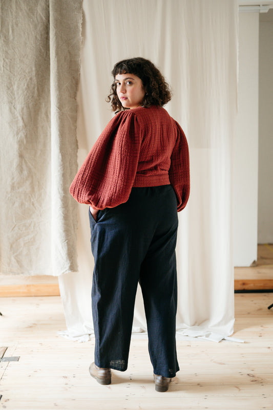 Atwin The Label - The Barrel Leg Trousers In Black Ramie Linen