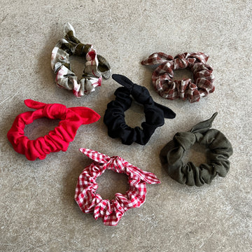 Love & Squalor - Bow Scrunchie