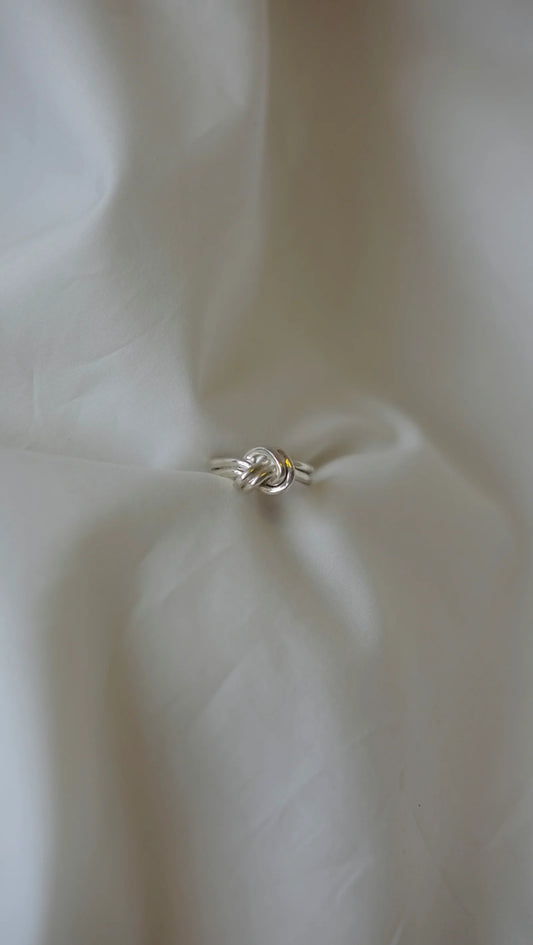Studio Adorn - Knot Ring