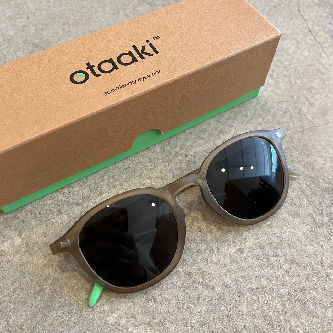 Otaaki - 100% UV Leah Walnut Frame Sunglasses