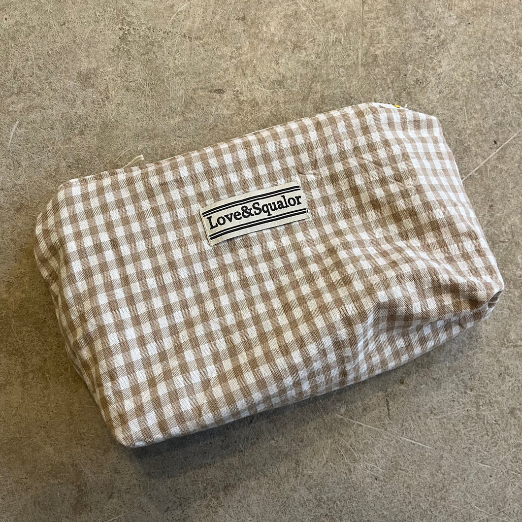 Love & Squalor - Toiletry Bag In Taupe Gingham