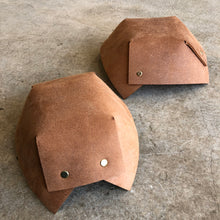 Load image into Gallery viewer, Juniper Calluna - Tan Leather Rivet Tray
