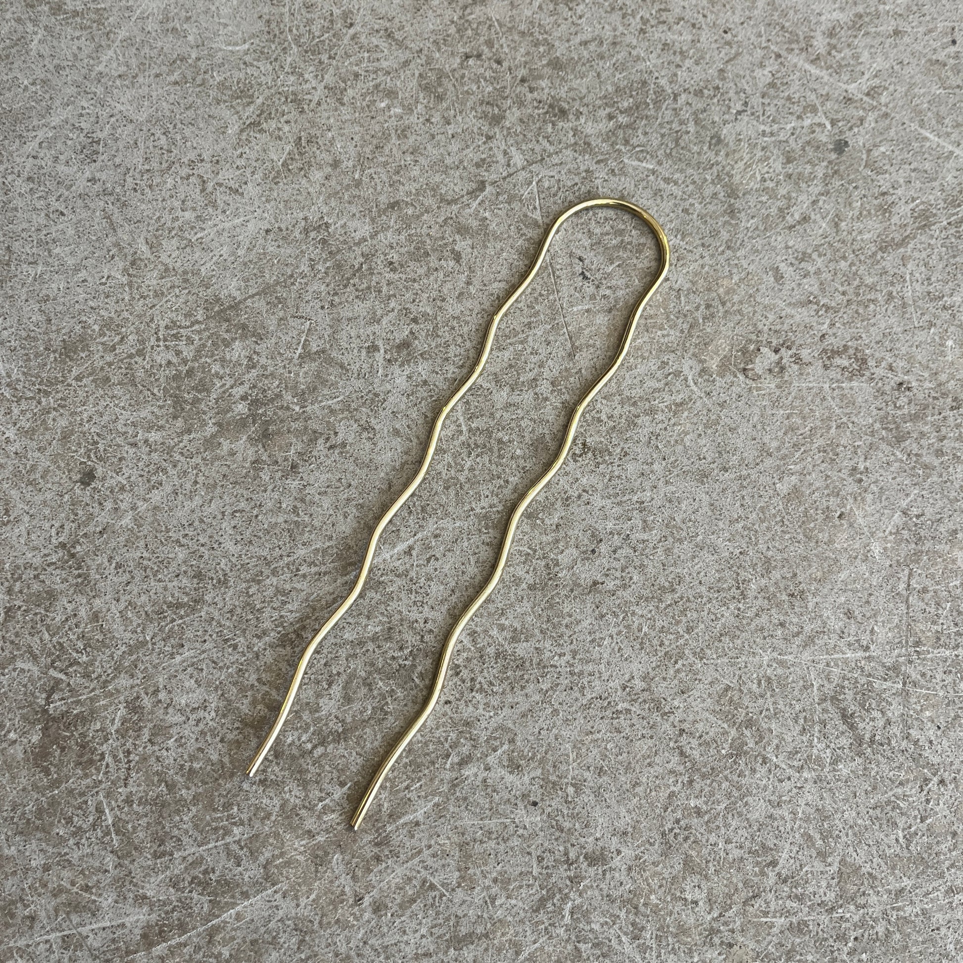 a brass wavy hairpin