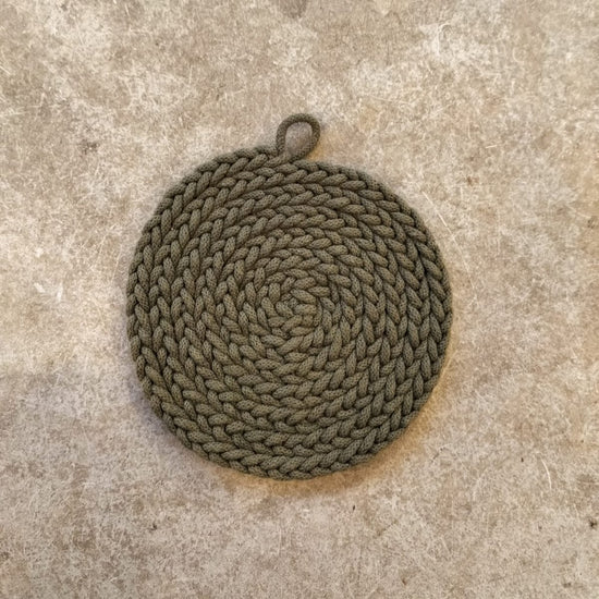 Green rope trivet