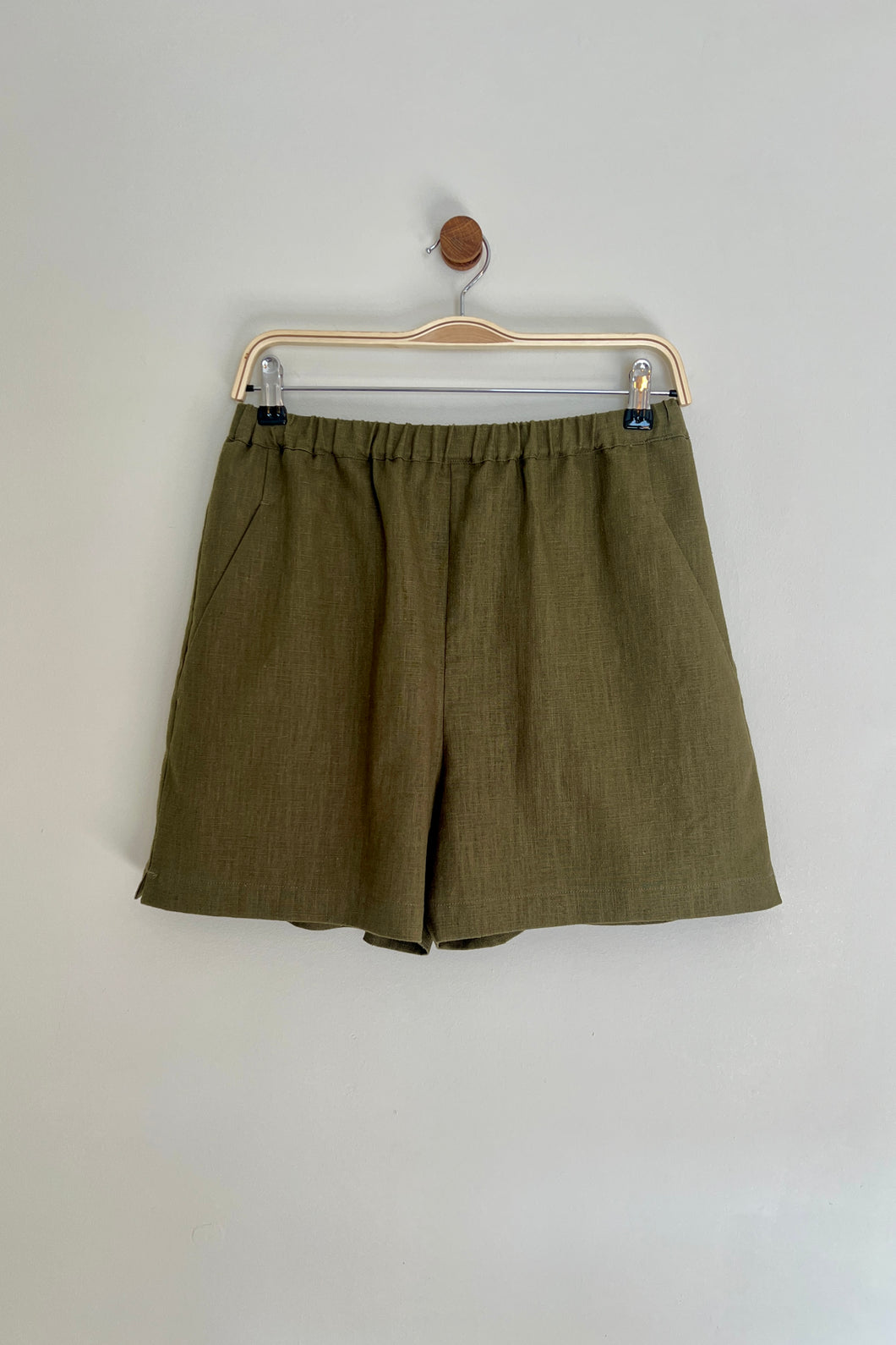Atwin The Label - The Shorts In Khaki Ramie Linen