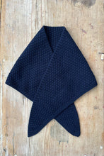 Load image into Gallery viewer, Elwin - Lambswool Wool Triangle Scarf
