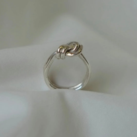 Studio Adorn - Knot Ring