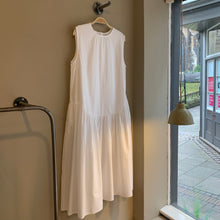 Load image into Gallery viewer, Xi Atelier - Orla Dress in White
