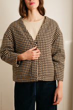 Load image into Gallery viewer, Atwin - Boxy Jacket In Brown &amp; Cream Houndstooth
