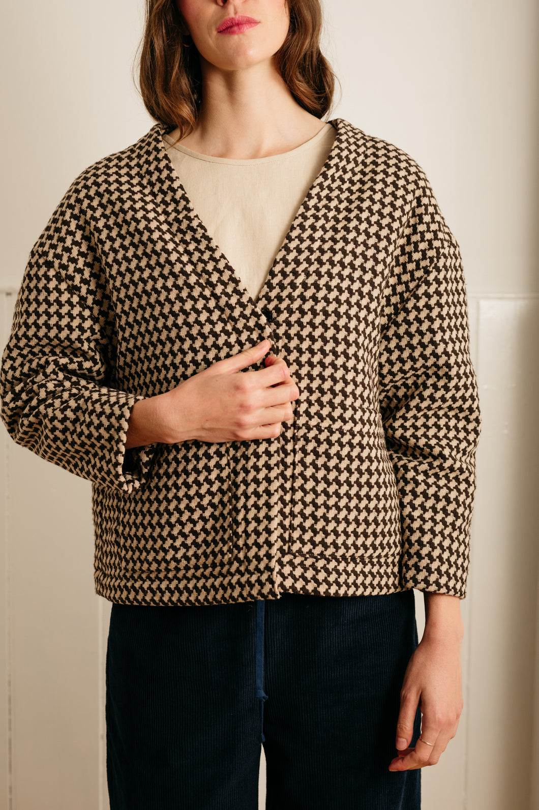 Atwin - Boxy Jacket In Brown & Cream Houndstooth