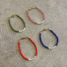 Load image into Gallery viewer, Third Drawer Up - Glass And Pearl Beaded Bracelet
