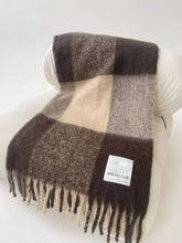 Load image into Gallery viewer, Arctic Fox &amp; Co. - The Reykjavik Throw In Dark Earth Brown
