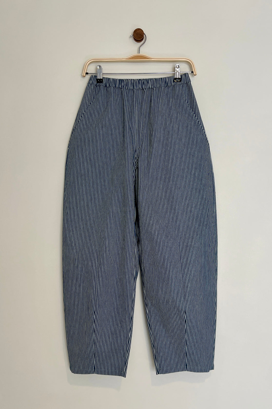 Atwin The Label - The Barrel Leg Trousers In Striped Indigo Denim