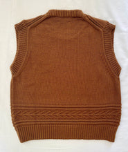 Load image into Gallery viewer, Charl Knitwear - West Vest In Tobacco
