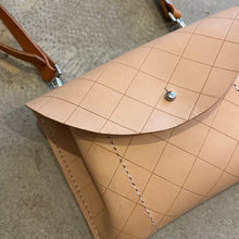 Load image into Gallery viewer, Juniper Calluna - Fold Diamond Check Leather Bag
