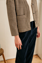 Load image into Gallery viewer, Atwin - Boxy Jacket In Brown &amp; Cream Houndstooth
