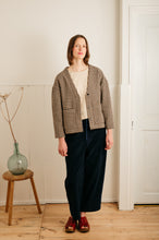 Load image into Gallery viewer, Atwin - Boxy Jacket In Brown &amp; Cream Houndstooth
