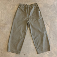 Load image into Gallery viewer, Elwin - Etta Trousers In Green Poplin
