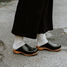 Load image into Gallery viewer, Kit Clogs - Low Klassic Clog In Onyx
