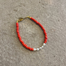 Load image into Gallery viewer, Third Drawer Up - Glass And Pearl Beaded Bracelet
