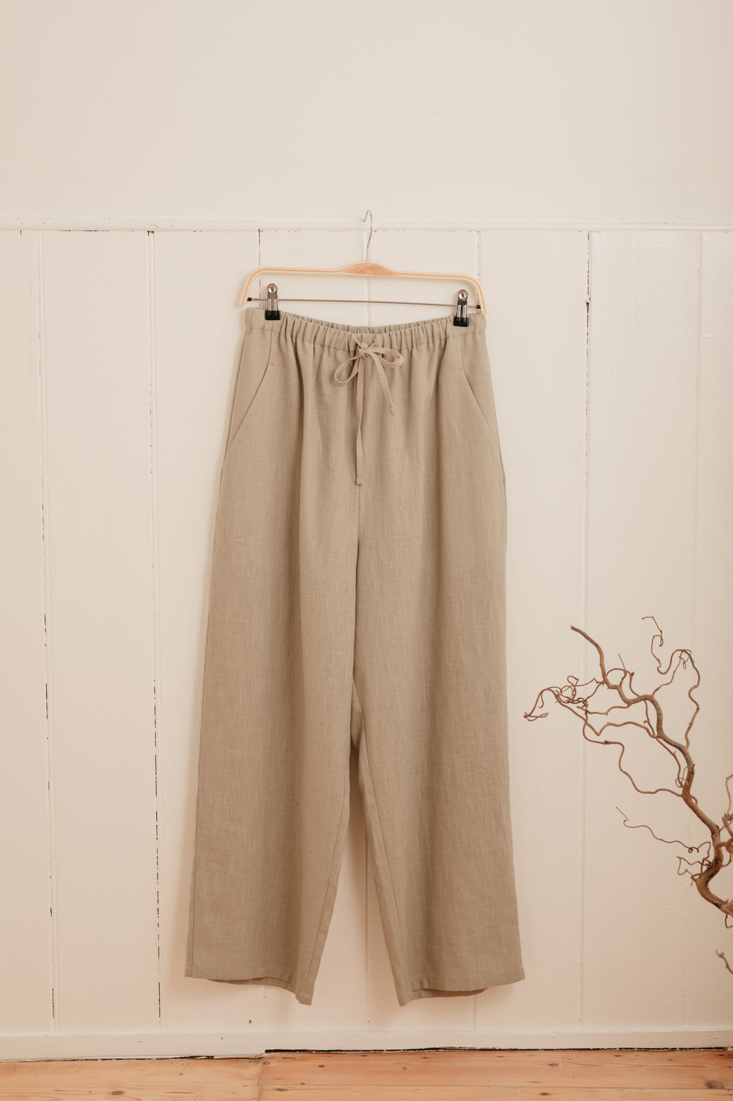 Atwin - The Daily Trouser In Grain Ramie Linen