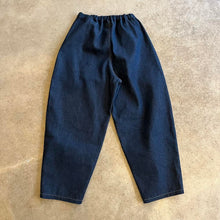 Load image into Gallery viewer, Atwin - Barrel Leg Trousers In Indigo Denim
