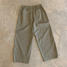 Load image into Gallery viewer, Elwin - Etta Trousers In Green Poplin
