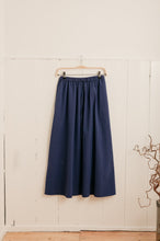 Load image into Gallery viewer, Atwin - Daily Skirt In Indigo Striped Seersucker
