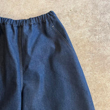 Load image into Gallery viewer, Atwin - Barrel Leg Trousers In Indigo Denim
