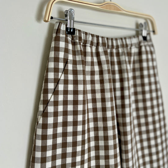 Elasticated waist trousers | big pocket trousers | brown check trousers | brown gingham trousers 