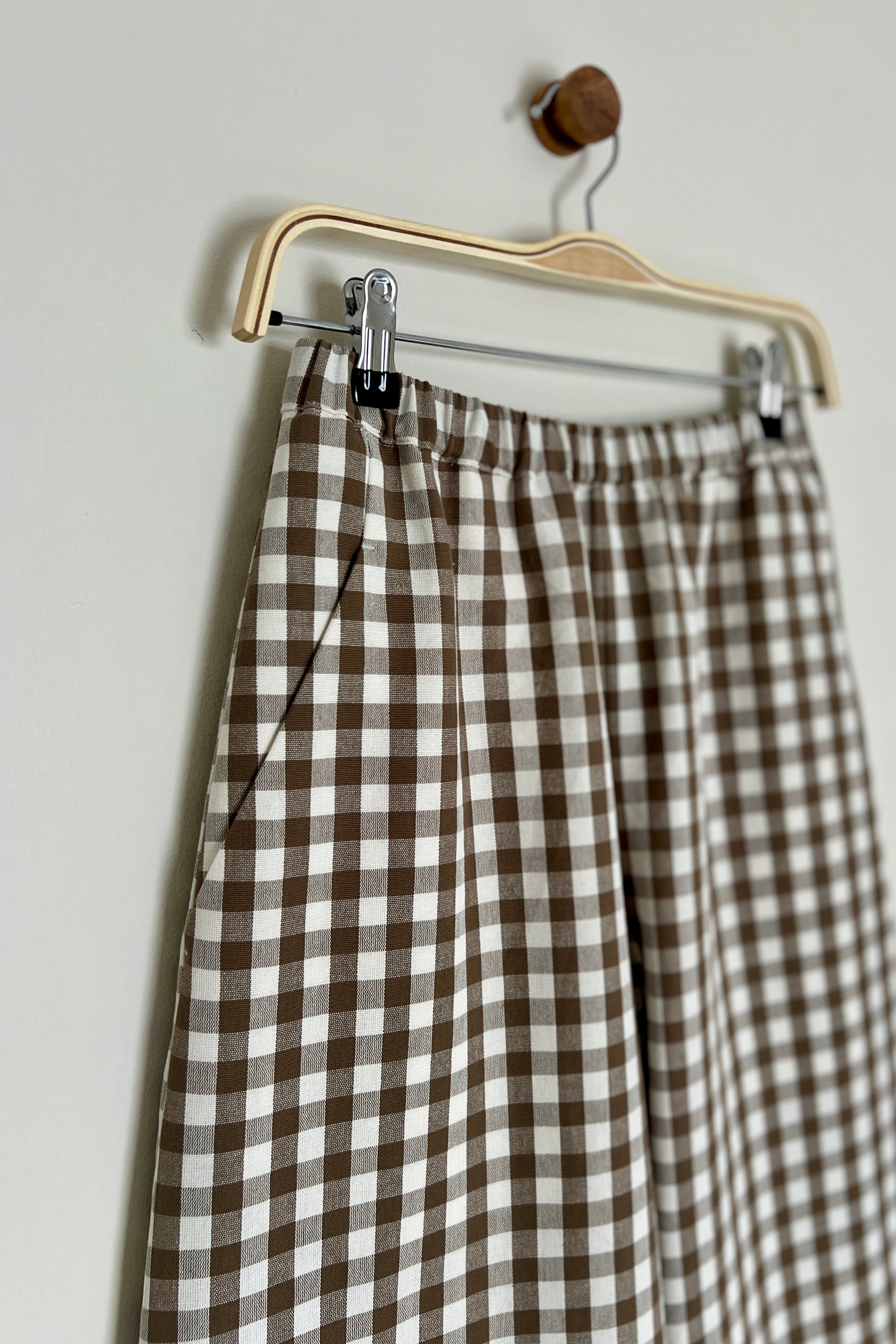 Elasticated waist trousers | big pocket trousers | brown check trousers | brown gingham trousers 
