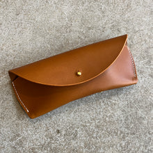 Load image into Gallery viewer, Willow Leather - Sunglasses Case

