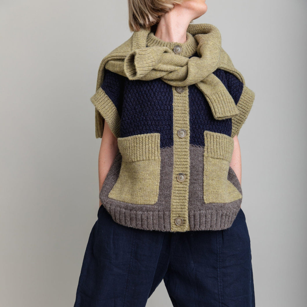 Charl Knitwear - Bigby Vest In Green/Navy