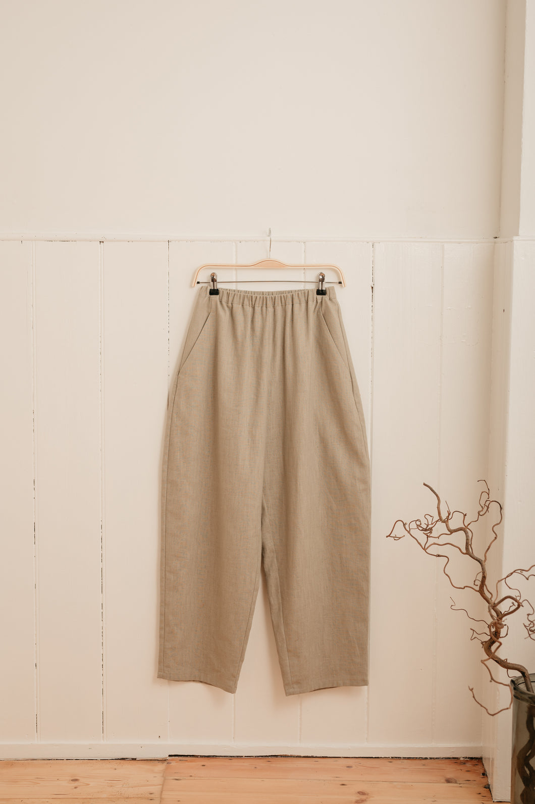 Atwin - Barrel Leg Trousers In Grain Ramie Linen