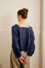 Load image into Gallery viewer, Atwin - Square Neck Blouse In Indigo Striped Seersucker
