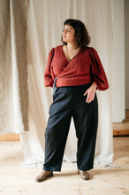 Load image into Gallery viewer, Atwin - Barrel Leg Trousers In Black Ramie Linen
