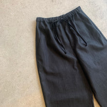 Load image into Gallery viewer, Atwin - The Daily Trouser In Black Ramie Linen
