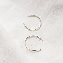 Load image into Gallery viewer, Studio Adorn - Sterling Silver Curve Ear Thread
