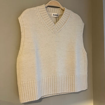 Elwin - Raye V Neck Vest In Ecru