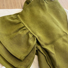Load image into Gallery viewer, Clement House - May Top In Green Linen
