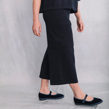 Load image into Gallery viewer, Charl Knitwear - Winterton Culottes In Navy
