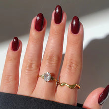 Load image into Gallery viewer, London Grace - Nancy Plum Nail Varnish
