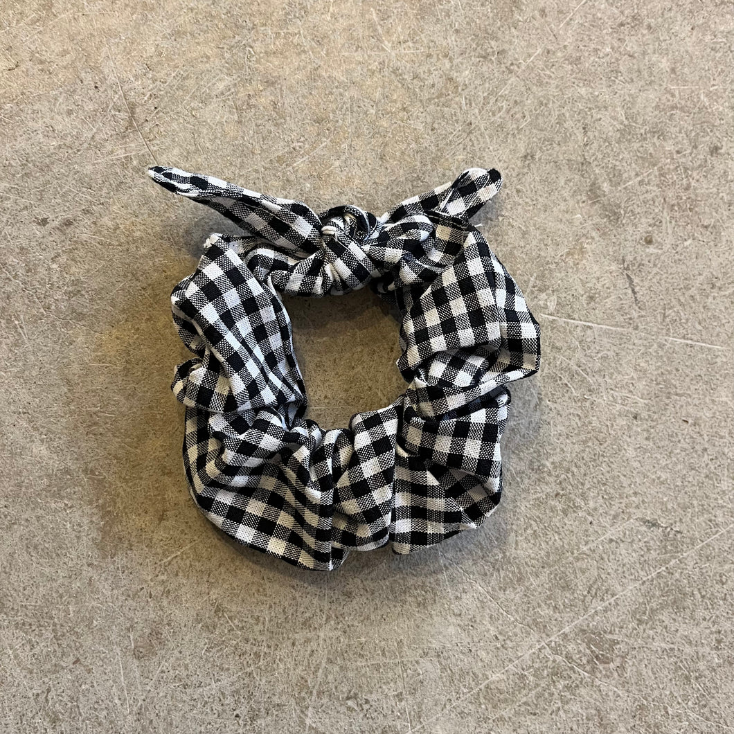 Love And Squalor - Gingham Scrunchie
