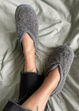 Load image into Gallery viewer, Onaie - Wool Slippers In Grey
