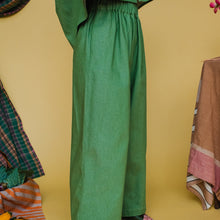 Load image into Gallery viewer, Tapuh - Rebecca Trousers In Peashoot Green
