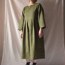 Load image into Gallery viewer, Clement House - The Daphne Dress In Jungle Green Linen
