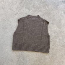 Load image into Gallery viewer, Elwin - Raye Knitted Vest In Peat
