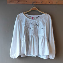 Load image into Gallery viewer, Frea Vintage - Romantic Blouse In White
